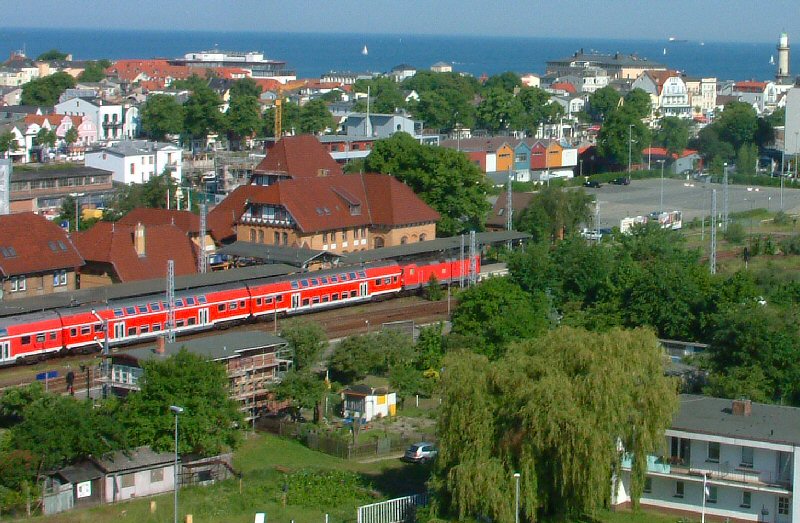 Warnem�nde: View across the town