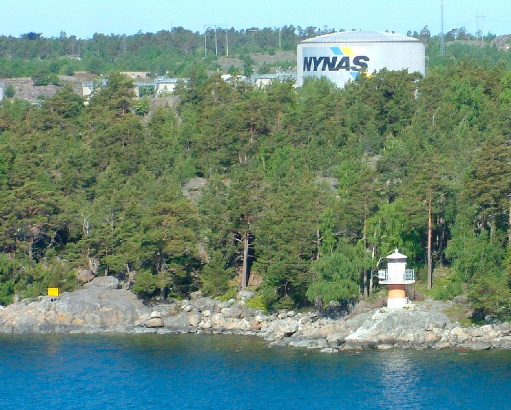 Nyn�shamn: Under the Oil Refinery