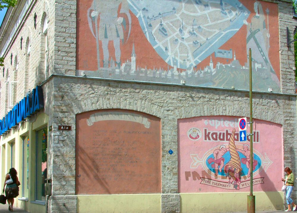 Tallinn: Murals at corner of Aia & Viru