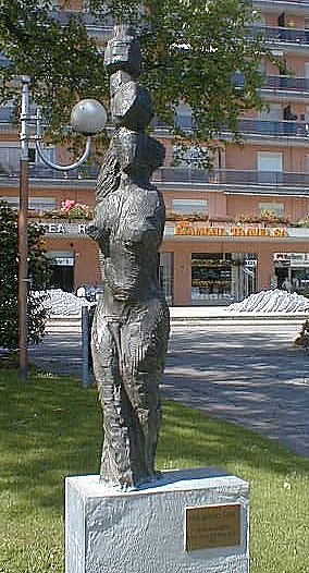 Paradiso: Lakeside sculpture (2)