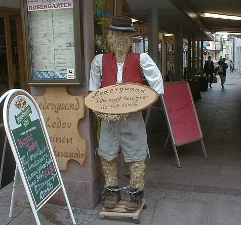 F�ssen: Outside Caf� Roseng�rtchen