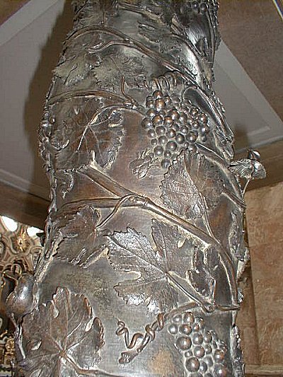 Innsbruck: Dom church, detail on Archduke Maximilian II's Tomb