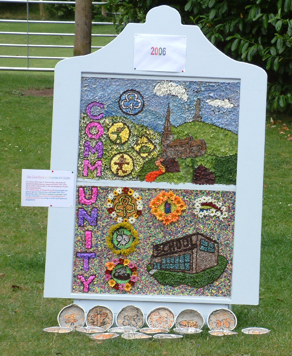 Village Green Well, dressed by the Guides, Brownies and Rainbows of Holy Trinity Church and Hyde Chapel