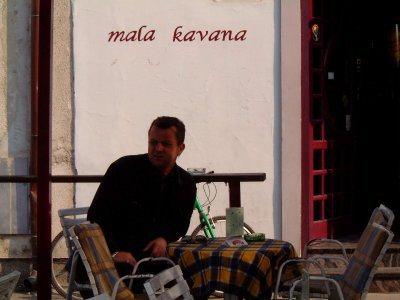 ispred male kavane