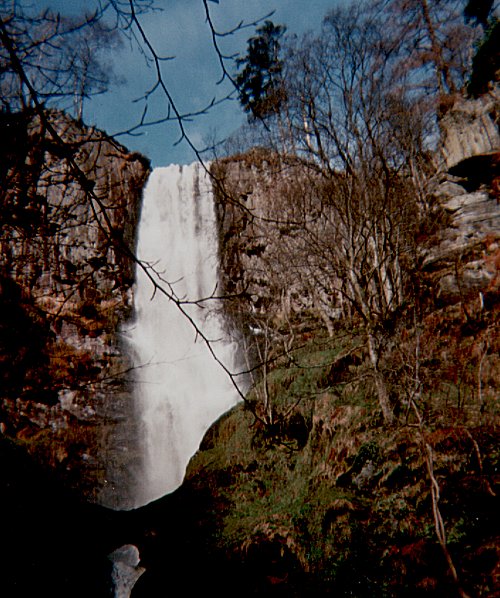 Pistyll Rhaeder: top view, April 1989