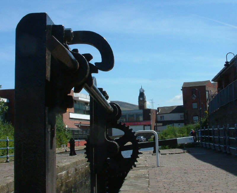 Stalybridge: Canal Lock, July 2006